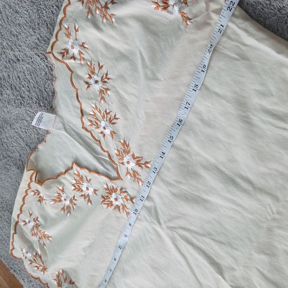 *CLOSET CLOSING 7/31* Vintage cream blouse top, flower embroidery large - Picture 7 of 7